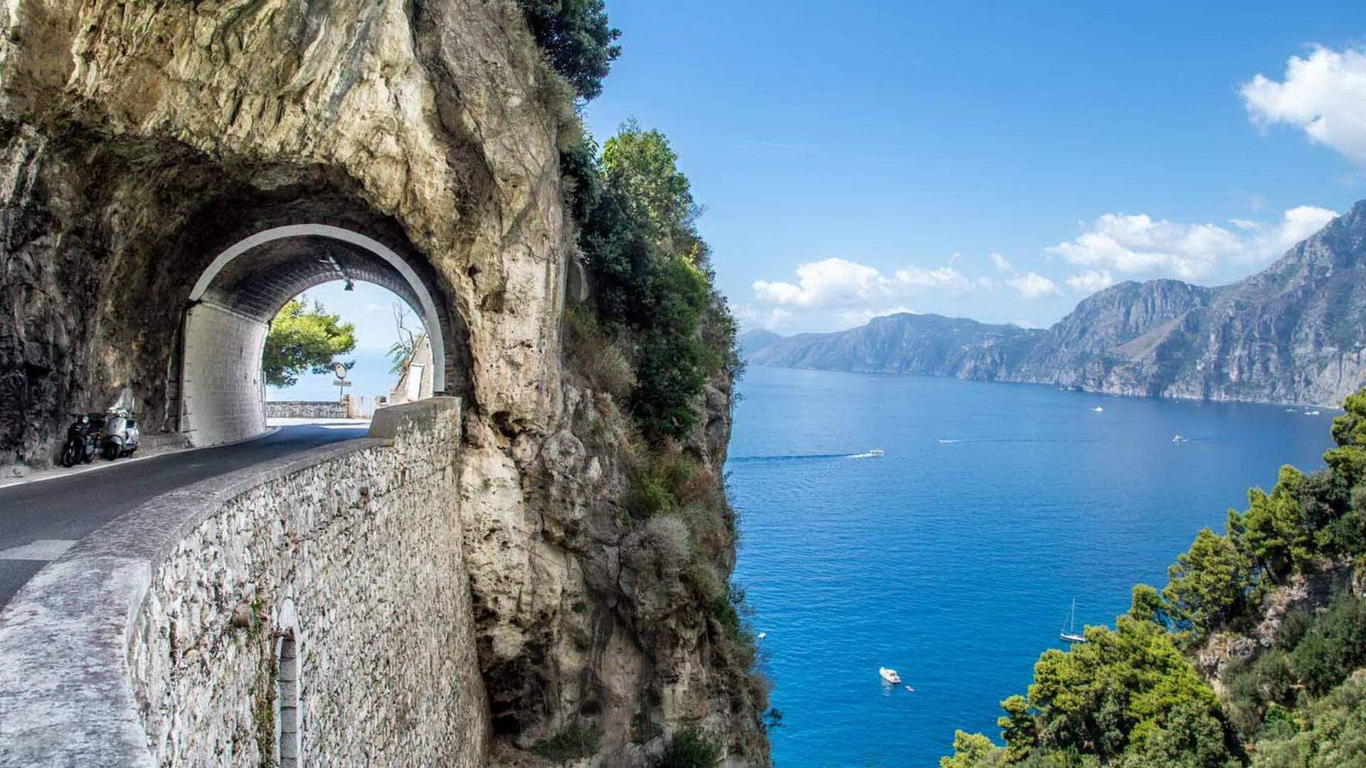 SS163 - Amalfi Drive - a great road in Campania - Italy | La Guida Gran Turismo
