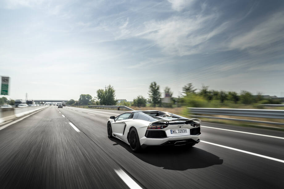 The ten golden rules when driving a Ferrari or Lamborghini on a tour in Europe